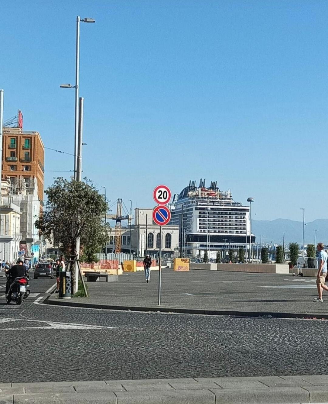 Nunzia'S House Napoli Apartment ภายนอก รูปภาพ